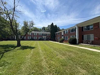 Colonial Apartments Photo 1
