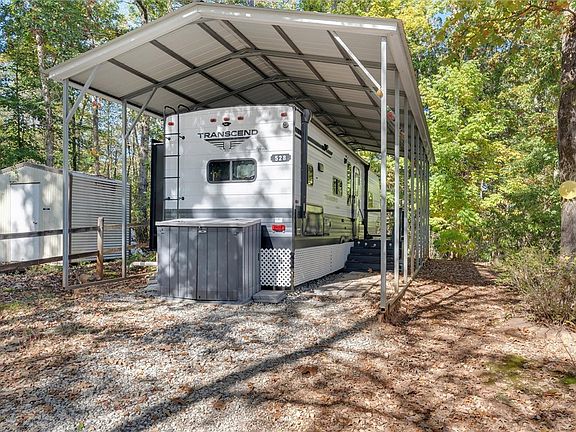 3rd image of 528 Loop Cir