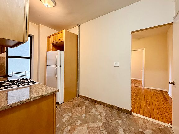 4th image of 177 16th St APT 8