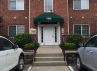 750 Hidden Ridge Ct APT 104, South Park, PA 15129