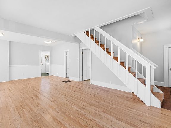 5th image of 1946 Grove St #4456802