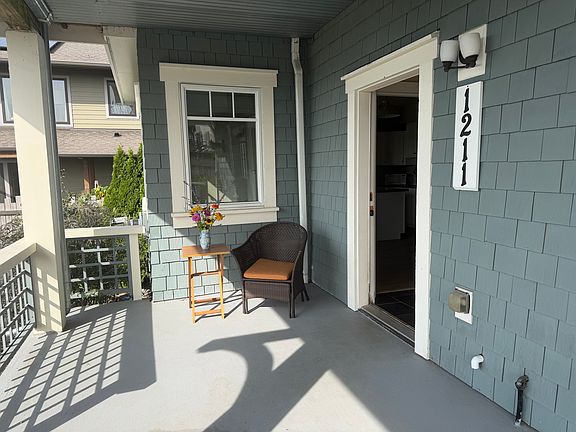 3rd image of 914 13th St