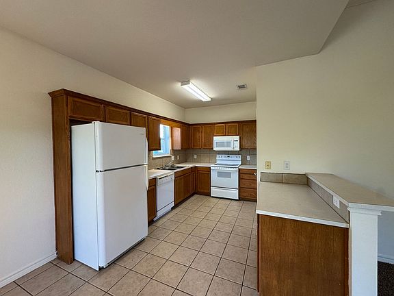 5th image of 712 Paso Fino St