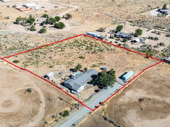 8650 Cowberry Rd, Phelan, CA 92371