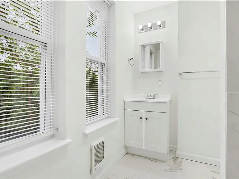 2561 N Patton St — Photo 14
