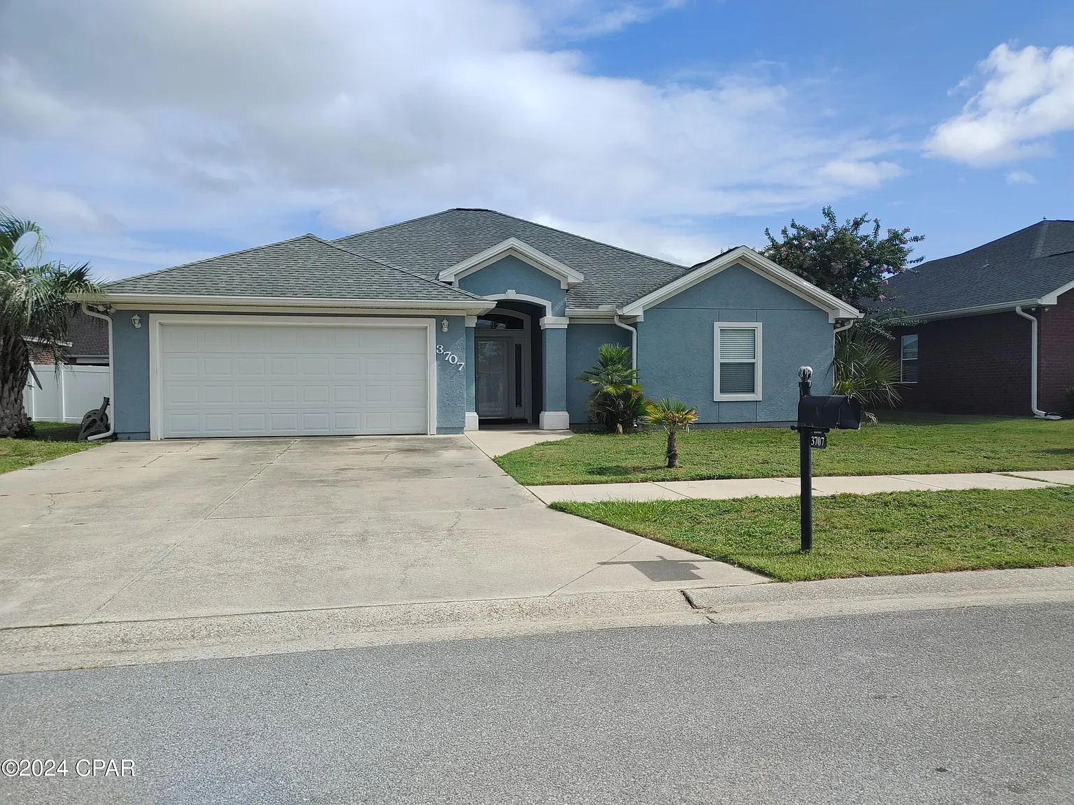 5 bed, 2043 sqft, $2,200 — Photo 1