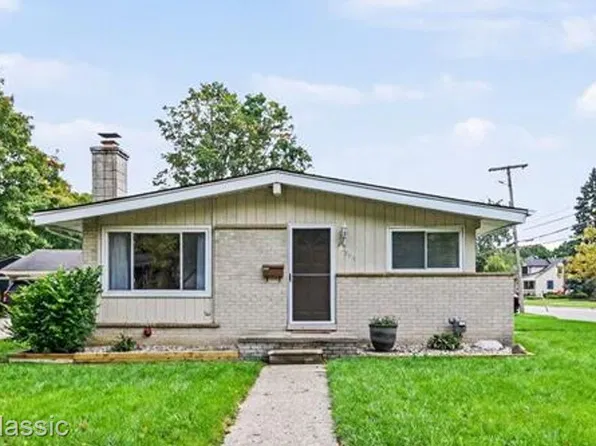 43798 Dorisa Ct, Northville, MI 48167
