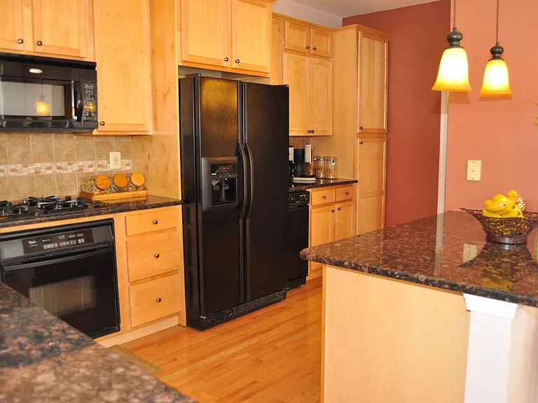 Kitchen (Granite Countertops)