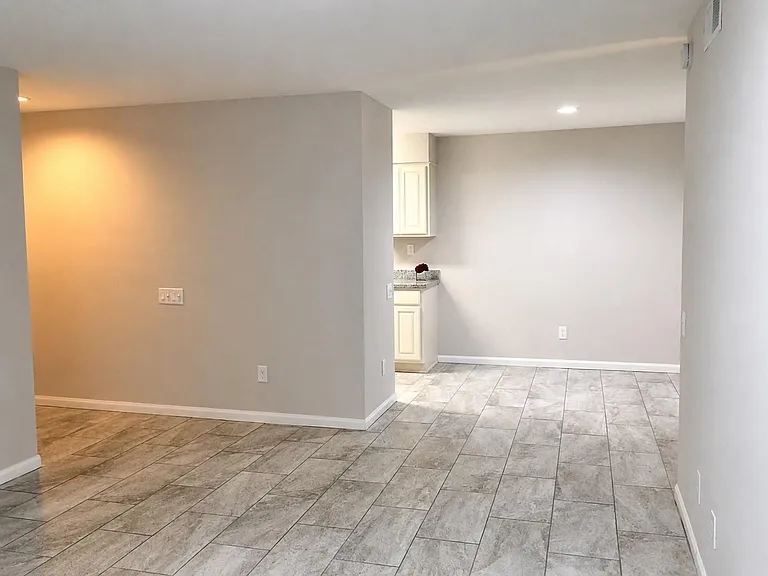 1860 White Oak Dr #217 — Photo 5