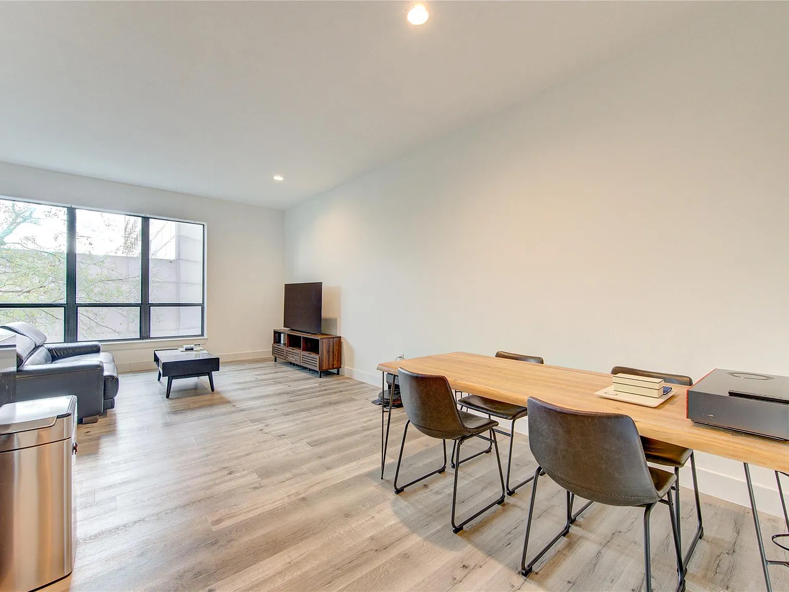1 bed, 1.0 bath, 1031 sqft, $2,500 — Photo 4