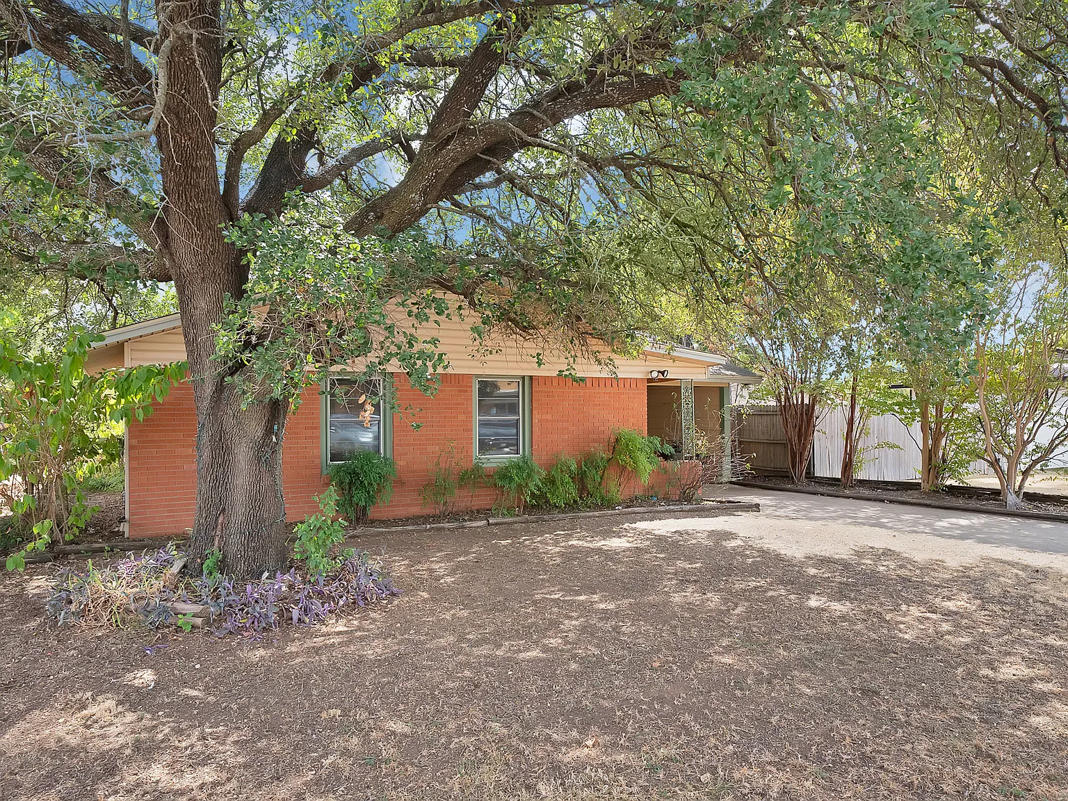 3 bed, 1188 sqft, $1,595 — Photo 2