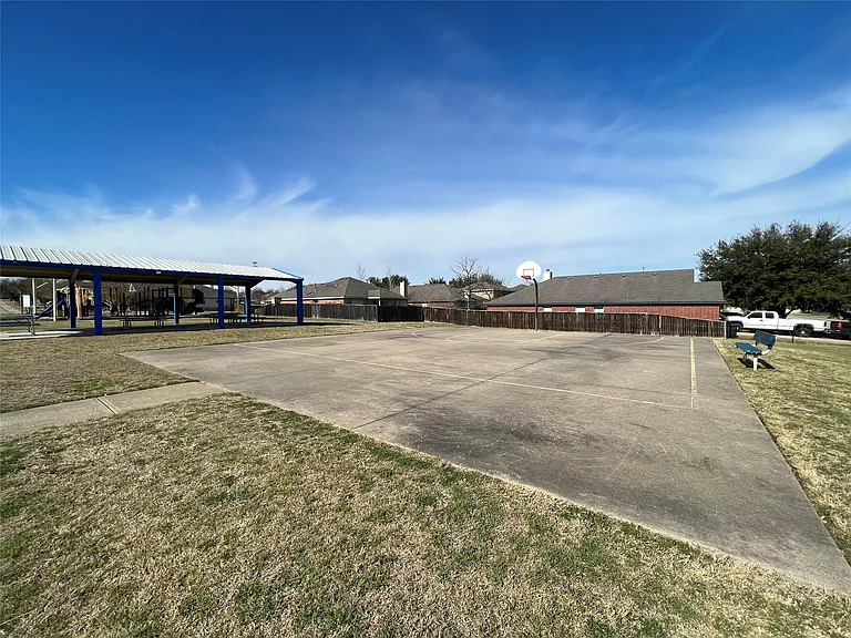 116 Remington Dr — Photo 22