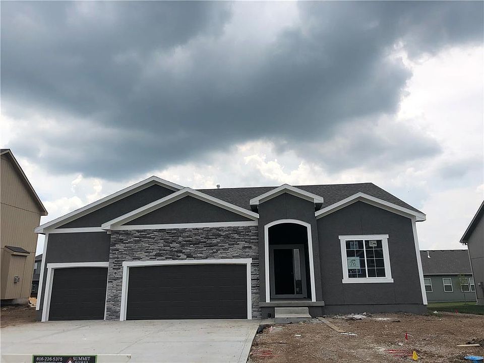 1st image of 122 SE Ayden Ln