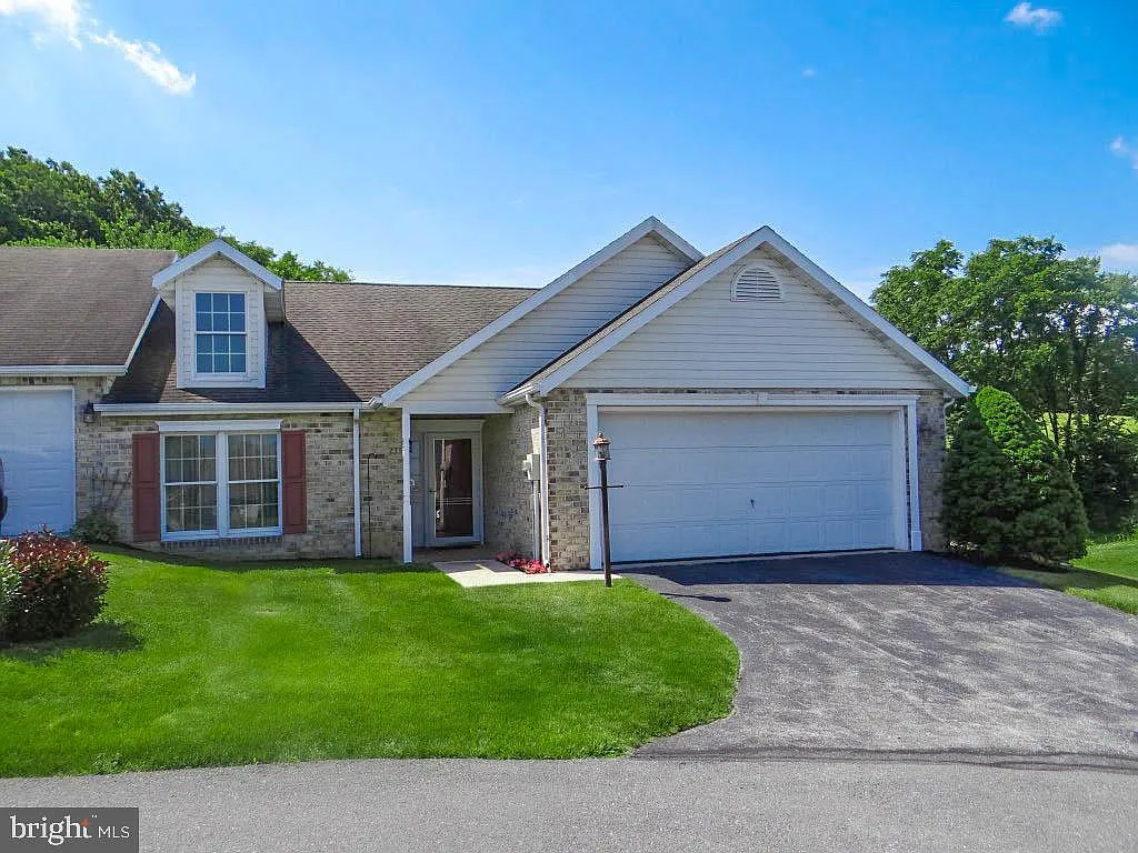 2330 Majestic Ct photo 1