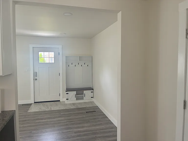5909 Adelia Dr — Photo 7