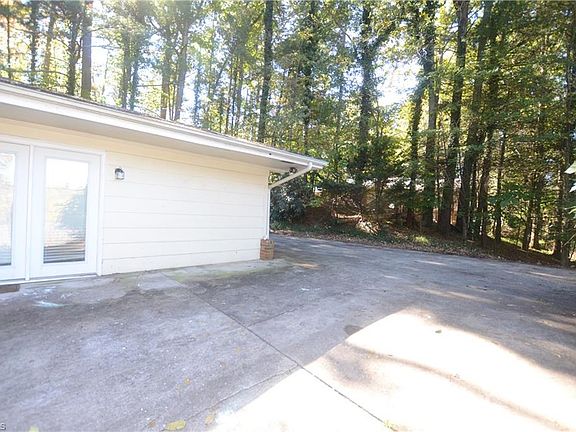 4th image of 8 Laurel Dr