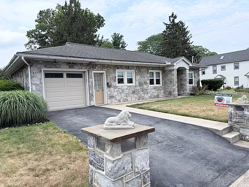 143 E Lincoln Ave Photo 1