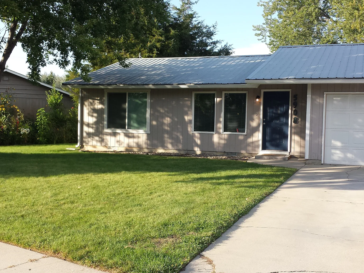 2 bed, 917 sqft, $1,475 — Photo 1