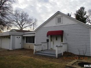 1227 S 4th St, Pekin, IL