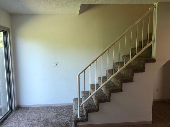 5th image of 103 NE Sunshine St APT A