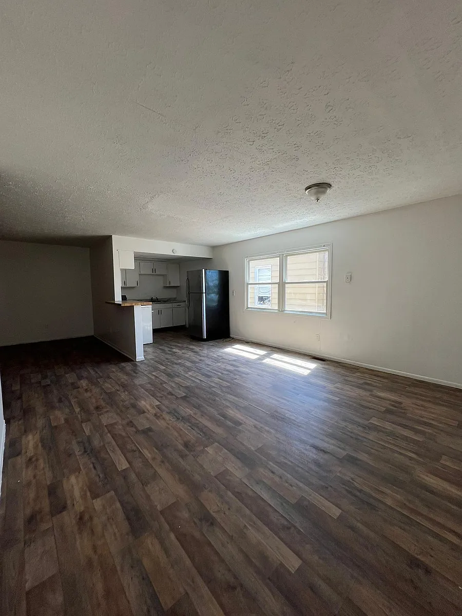 Building Photo - 6011 Vine St #2
