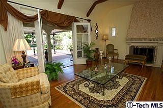 4th image of 801 Domingo Dr