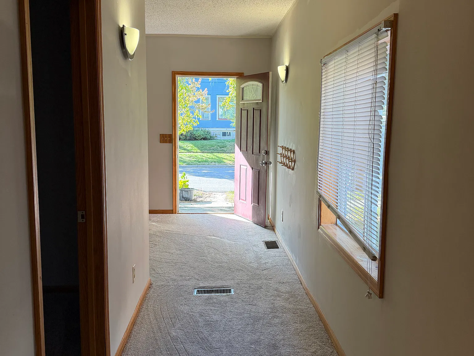 452 Bidwell St — Photo 3