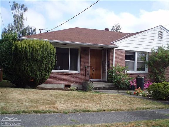2nd image of 207 5th Ave SW #209