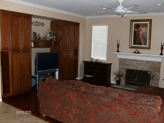 4th image of 2855 Douglas Way