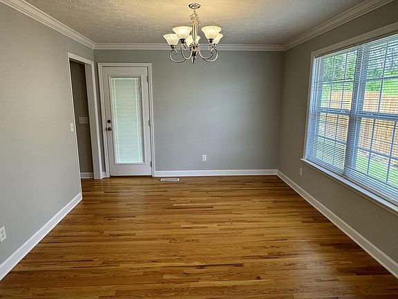 3rd image of 318 Peachtree Cir