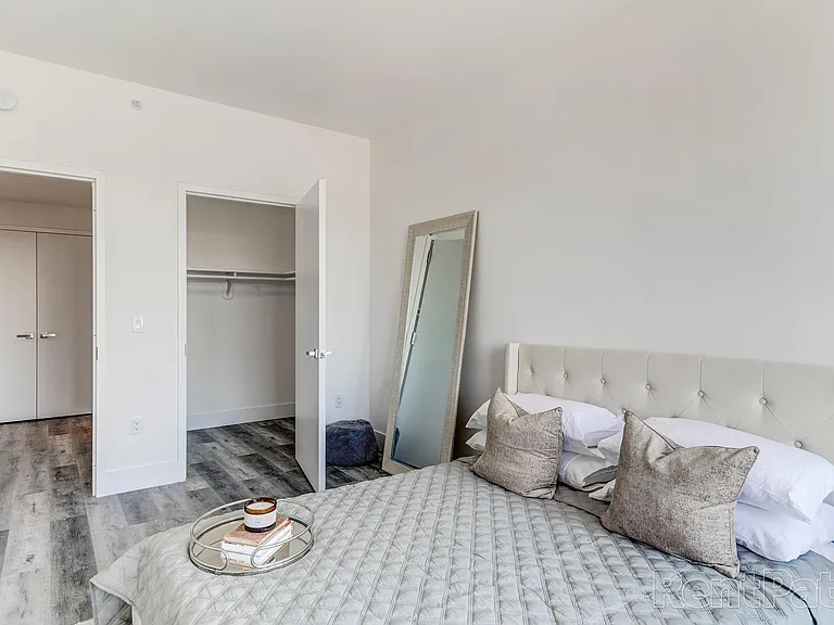 460 Grand — Photo 15