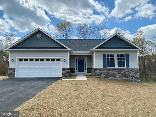 208 Equinox Way, Martinsburg, WV 25401