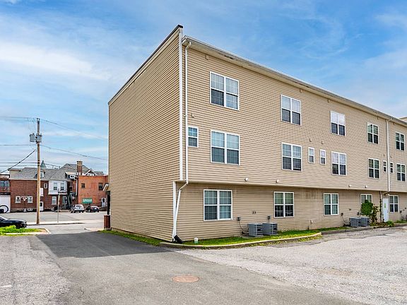 5th image of 1001-1015 Barrett St