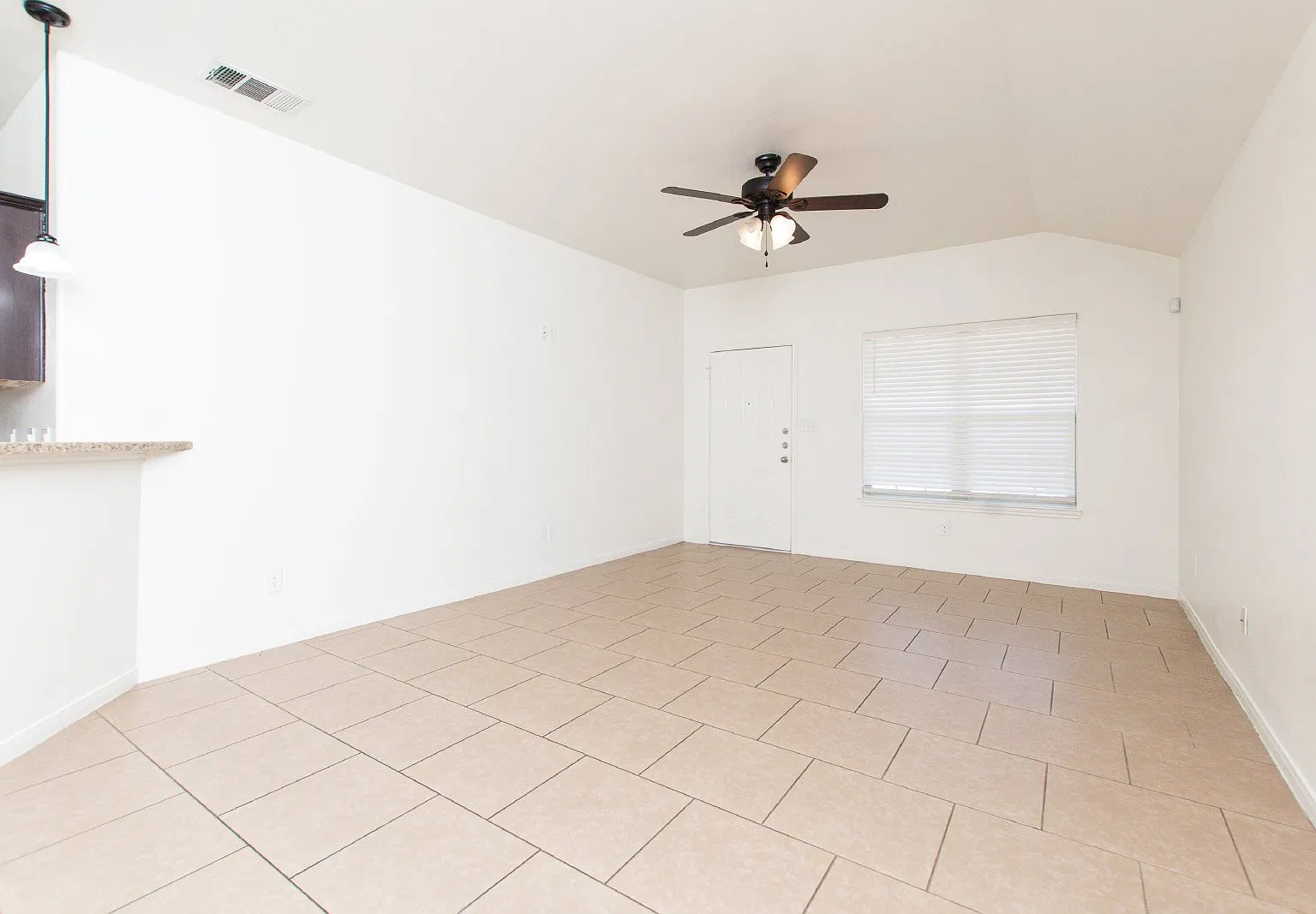 3 bed, 2.0 bath, 1204 sqft, $1,350 — Photo 4