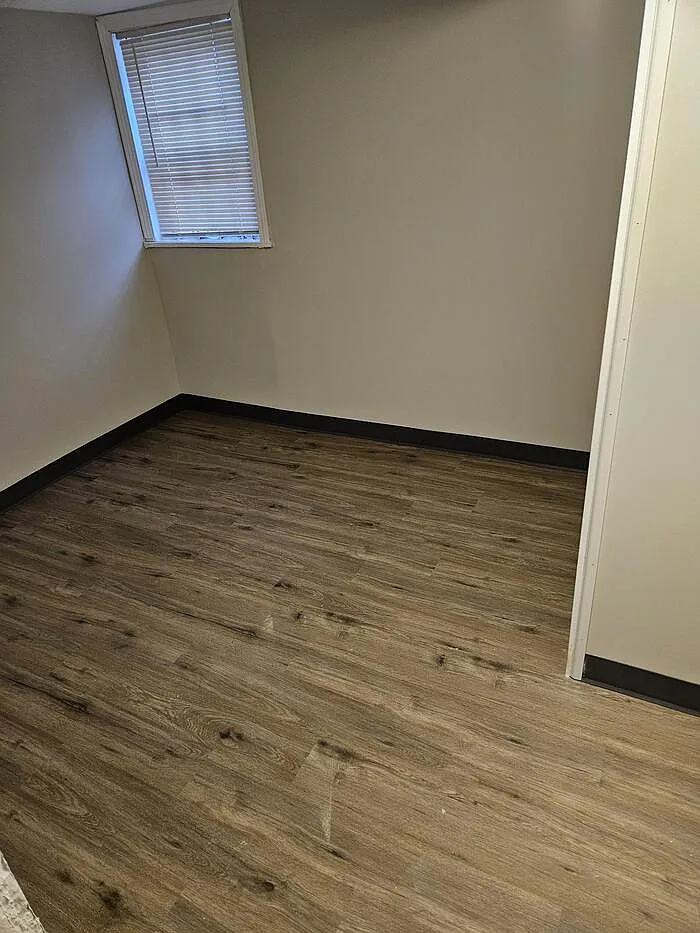 3 bed, 1.0 bath, 860 sqft, $900 — Photo 3