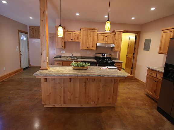 2nd image of 824 Hazel Dr Unit B