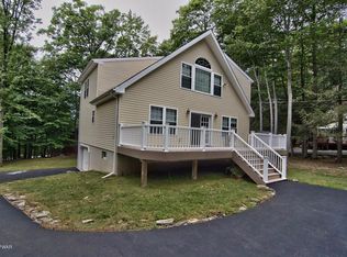 1007 Ellys Ct, Lake Ariel, PA 18436
