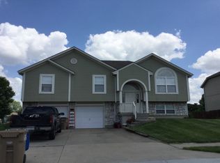 525 Ripley Ct, Raymore, MO 64083