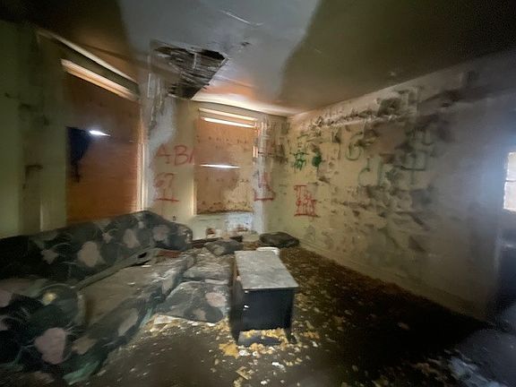 5th image of 6606 S Carpenter St