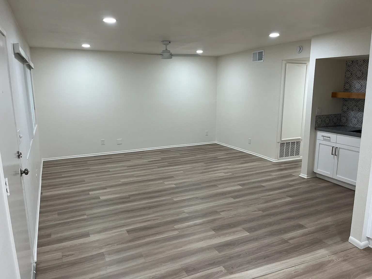 Riverside Condo For Rent — Photo 4