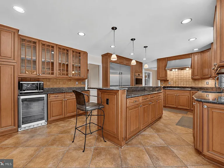 1022 Delf Dr — Photo 9