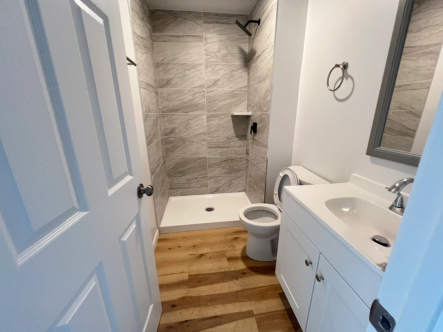 912 Adelaide St — Photo 4