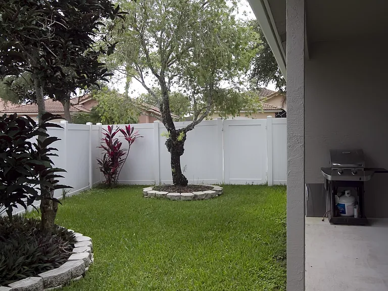 8601 Green Cay — Photo 4