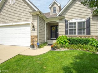 10530 Bull Run Dr, Saint John, IN 46373