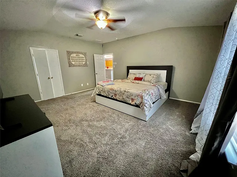 9610 Serenata Ct — Photo 10