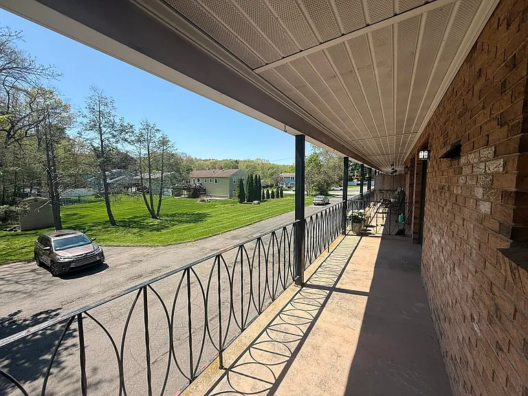 666 Middle Tpke E — Photo 11