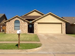 2414 SW 44th St, Lawton, OK 73505