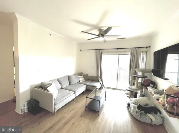 19611 Galway Bay Cir APT 403, Germantown, MD 20874