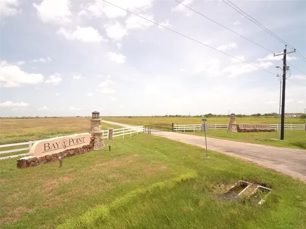 102 Redfish Ln, Port Lavaca, TX 77979