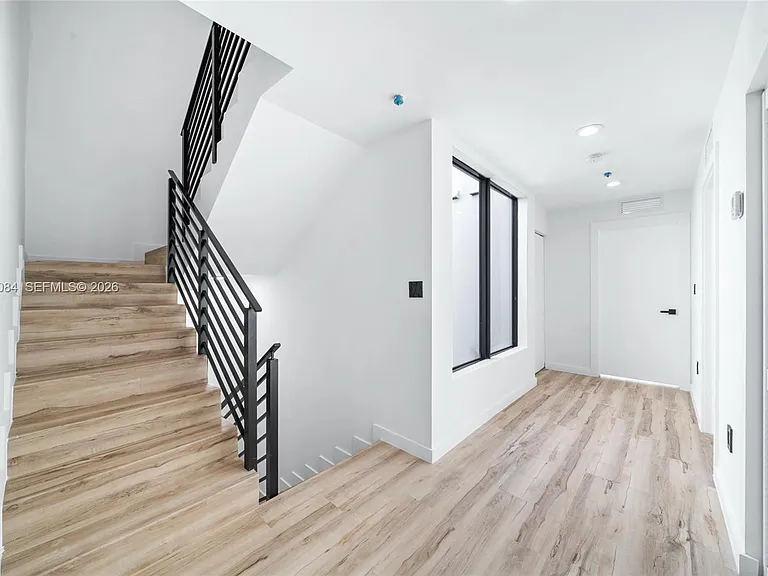 11 NE 51st St #B — Photo 9